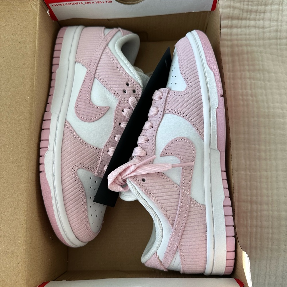 Nike Dunk Low Sneakers